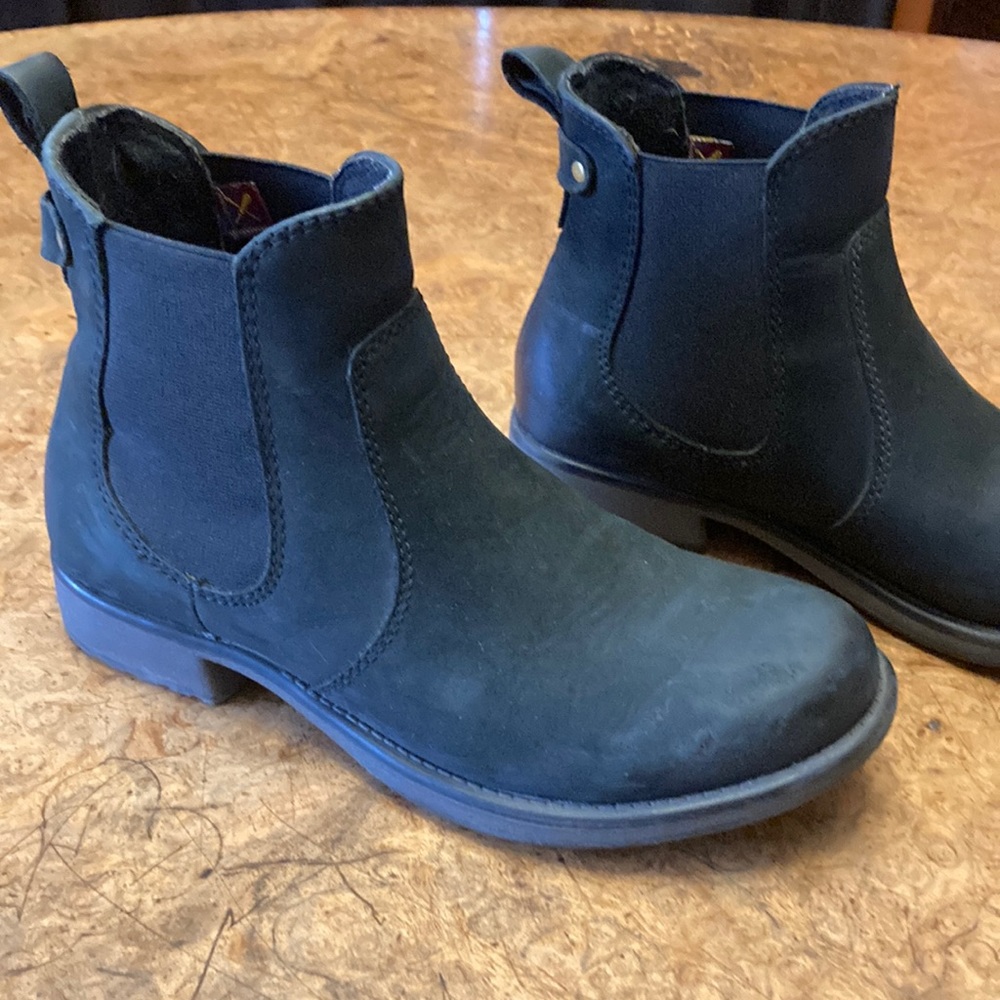 Denver Hayes Chelsea Boots